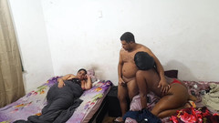 Bebes vagabundas: Ateşli kızlar kıçlarını veriyor ve Leo Ogre ile oynuyorlar