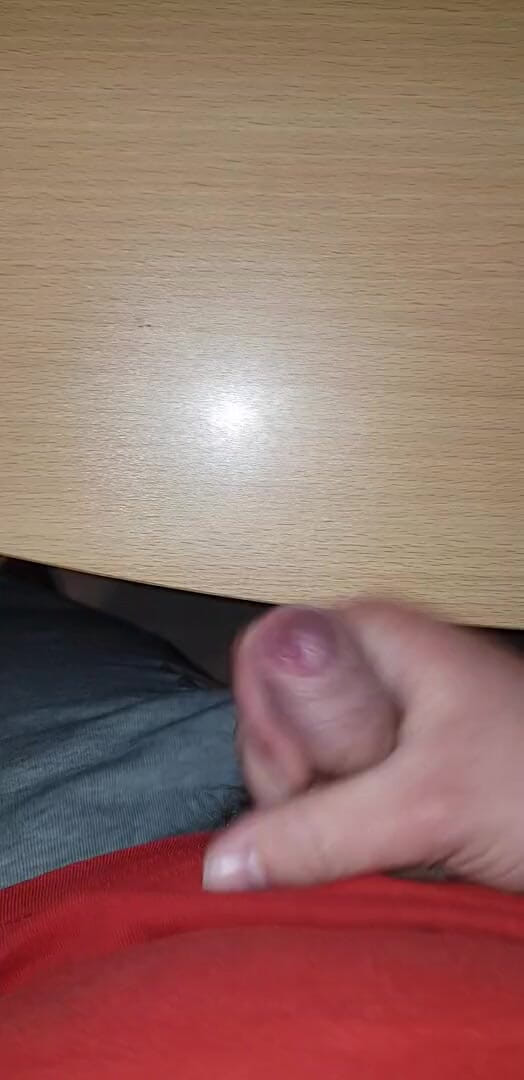 Chubby-Boy96: Baculatý chlapec si honí a stříká