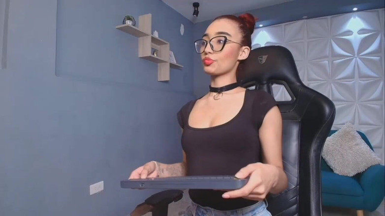 Lia Wood: Masturbuję się w pracy, kiedy jestem sam w domu