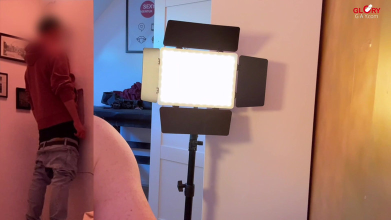 GLORYHOLEGAYS: 쿠키 앤 크림 스페셜 - 남자가 쿠키 위에 엄청난 양을 뿜습니다