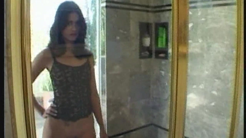 THAGSON 18+: Madura rubia milf empapa vidrio con golden stream al aire...