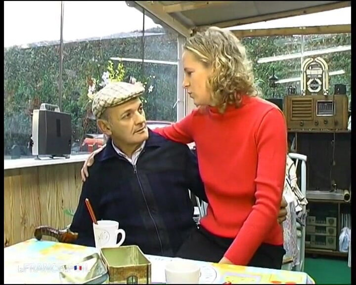 Papy Viewer: Opa neukt een jonge teef in ruil voor een nieuwe...