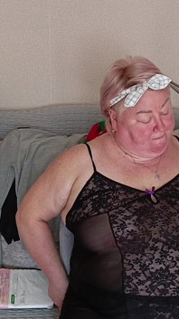 Jag hjälper min svärmor med engelska och hon ger mig en avsugning