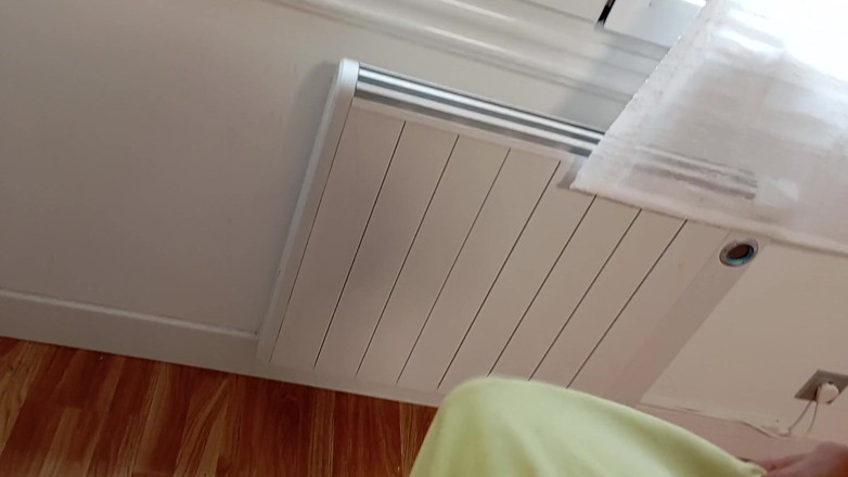 Elvissc: El chico se masturba a su monstruo frente a la...