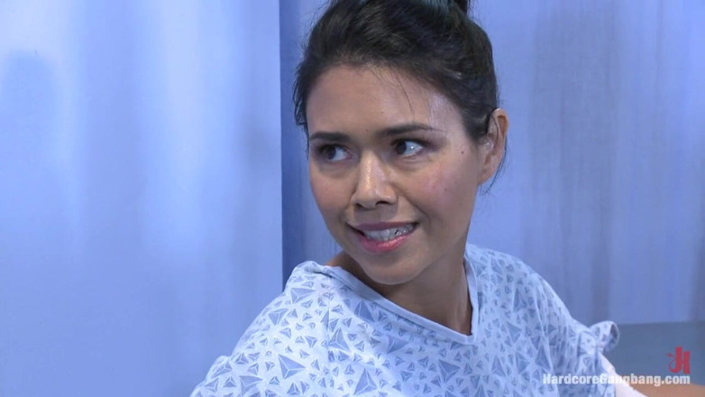 Hardcore Gangbang by Kink: Le fantasme de malpratication médicale de Dana Vespoli se réalise !