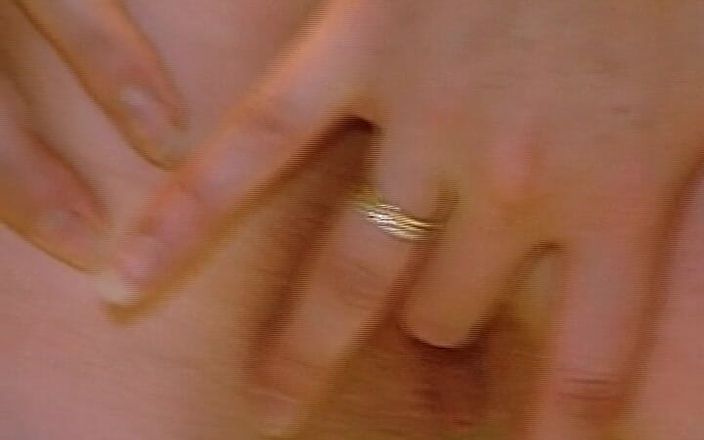 German Amateur Videos: Amatorska laska z Niemiec bawi się swoją zabawką