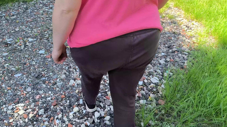 Bouncy Tits Action: Séance complète de coups de seins - gonflé et rouge