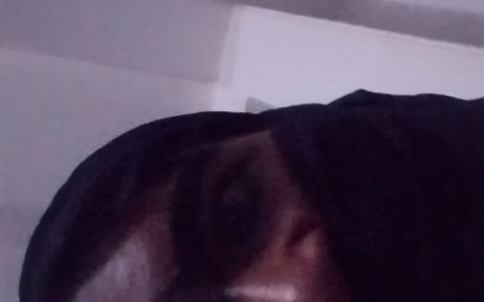 hossabbir: Mangiando la mia figa ed il mio culo
