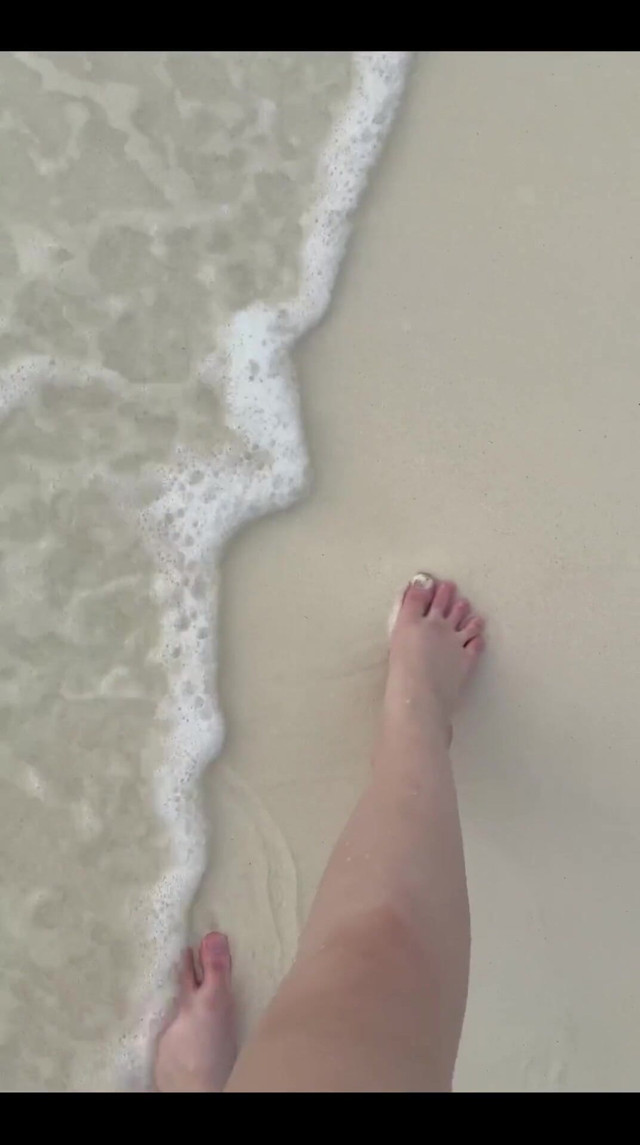 Running My Bare Feet on the White Beach Sand by the Ocean (Jucie girl)