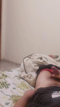 Prietena soției m-a prins masturbându-mă în pat