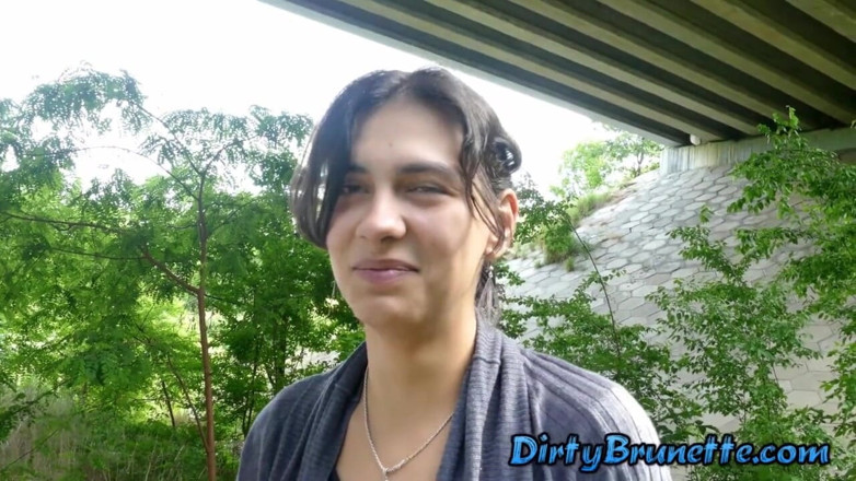 Dirty Brunette: Длинное видео шлюховатая жена сосет член в машине, сосет два члена под мостом и трахается снова и снова с мужем и его другом