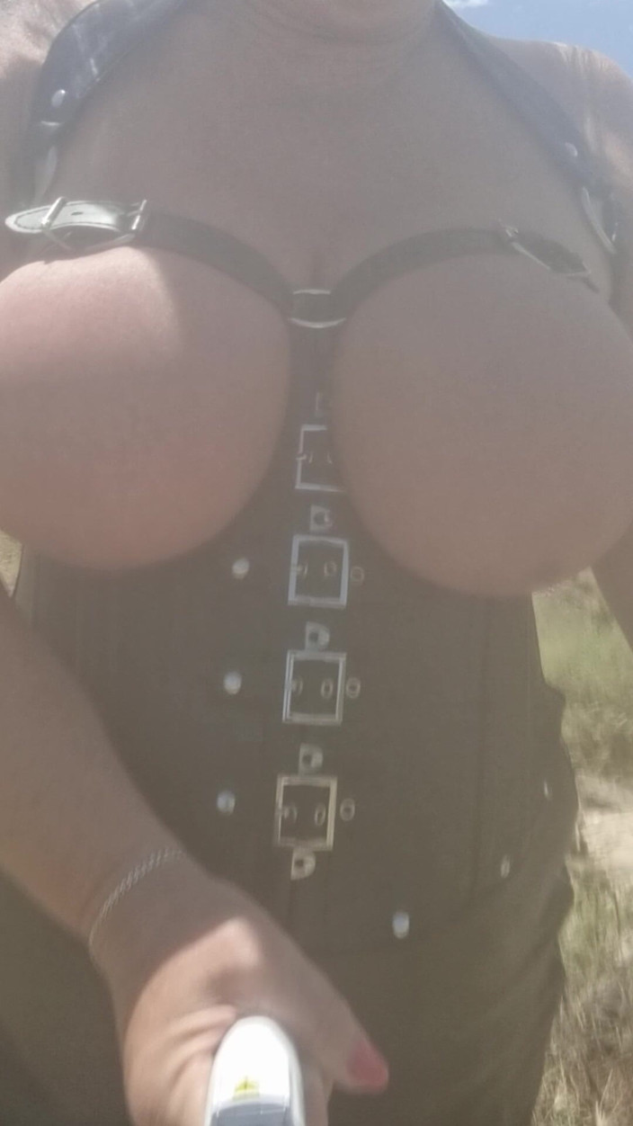 Julie Cunningham: Walking POV Selfie Stick Huge Bound Tits Walk
