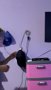Soused mi pomohl opravit televizi a byl jsem zahanbený.