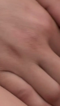 Prazer sozinho com um dildo