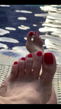 I Really Love to Go to the Pool and to Seduce People There