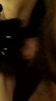 Ateşli kızıl saçlı orta yaşlı seksi kadın kalın yarağı derine alıyor