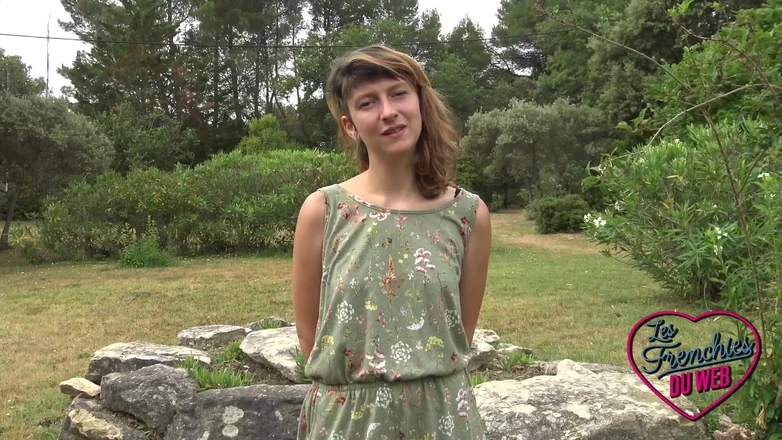 The Frenchies of the web: Melany es follada por un chico con una gran polla