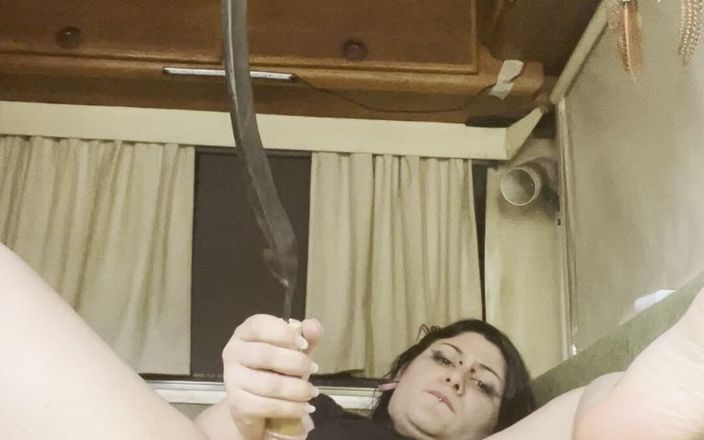 Succube_lilith: Šukám s kosou