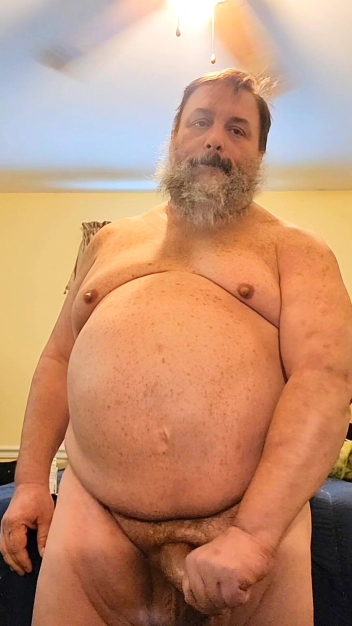 GeneWadexxx: Velký chlap se honí a stříká