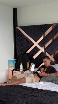 Mi Hermanastra Me Pilla Masturbándome Y Acabamos Teniendo Sexo