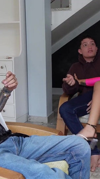 Nemyslela jsem si, že moje první trojka bude s přítelem a švagrem, dva silné penisy mi zlomily kundičku a naplnily mě spoustou semene