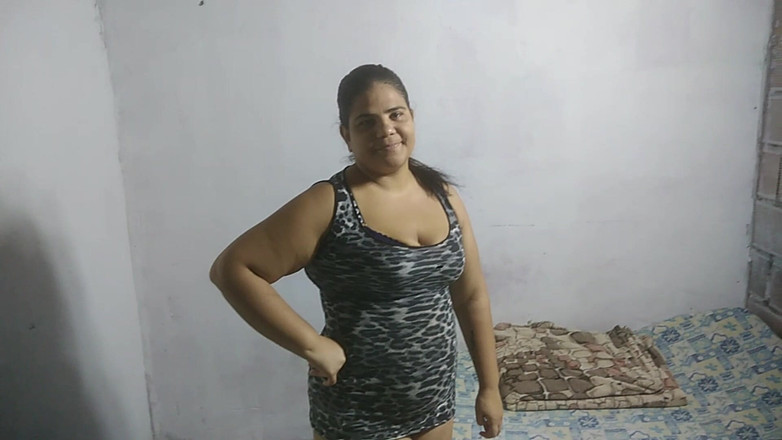 Adribella69: Mi madrastra y yo estamos solos en casa su gran...