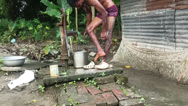 Ranjit Roy: Black mature man bath in desi style. Showing big dick.