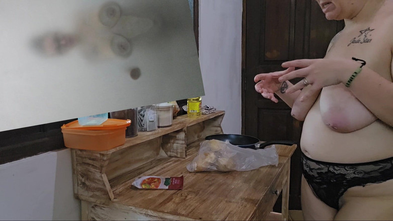 Jimbob Star Straight: Jade, seins nus, cuisine