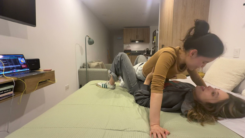scarlettandc: Moving Our Asses to Twerk