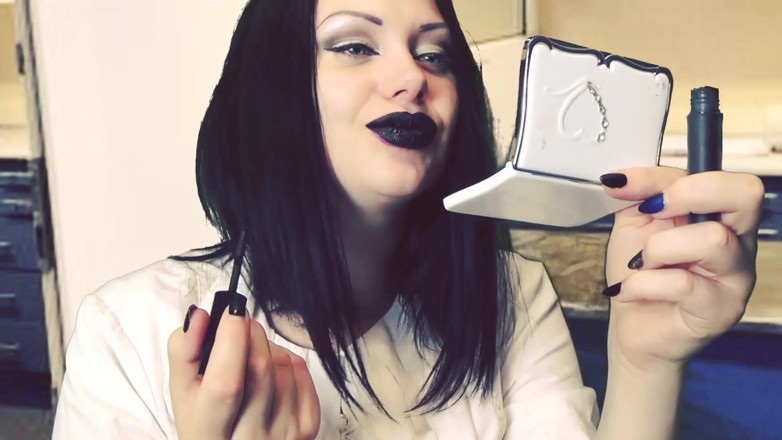 Goddess Misha Goldy: Můj první film o pohltná fantazie! Sexy démonka vysaje život z...