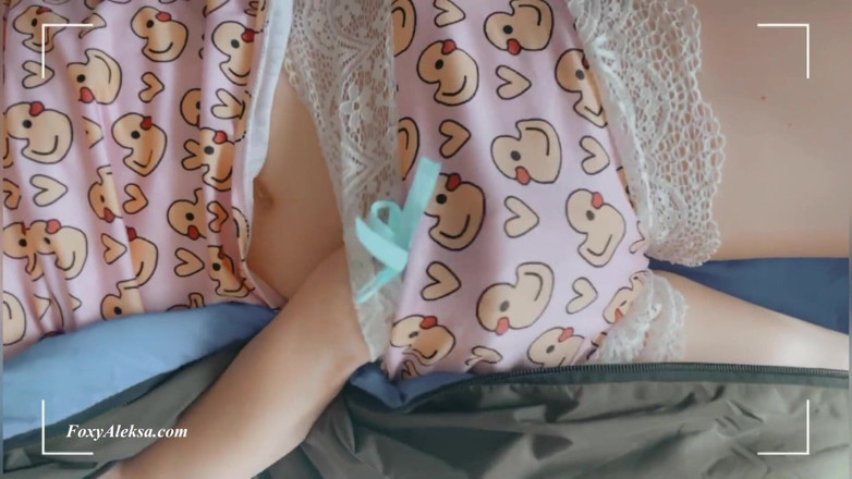 FoxyAleksa: Drobna loszka dziewczyna sama przyjemność podczas kempingu - pulsujący orgazm Cute...