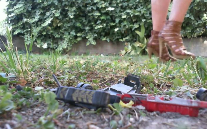 Nicoletta Embassi: Schiacciare il feticcio un fantastico video amatoriale con i miei...