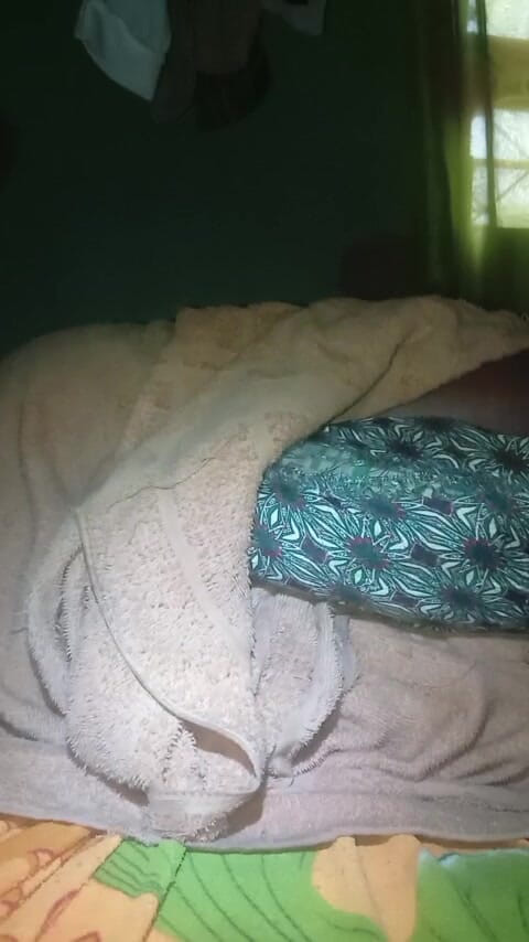 Africatrans: 欲求不満なTガールカップルのハードコアセックス