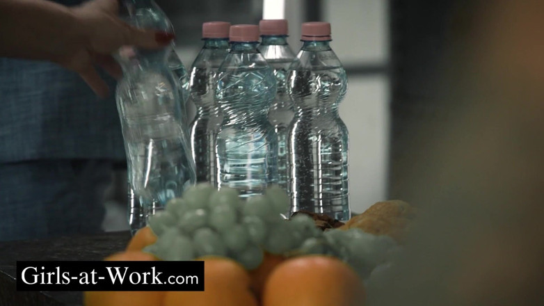 Girls At Work: Jalan memutar nakal di taman