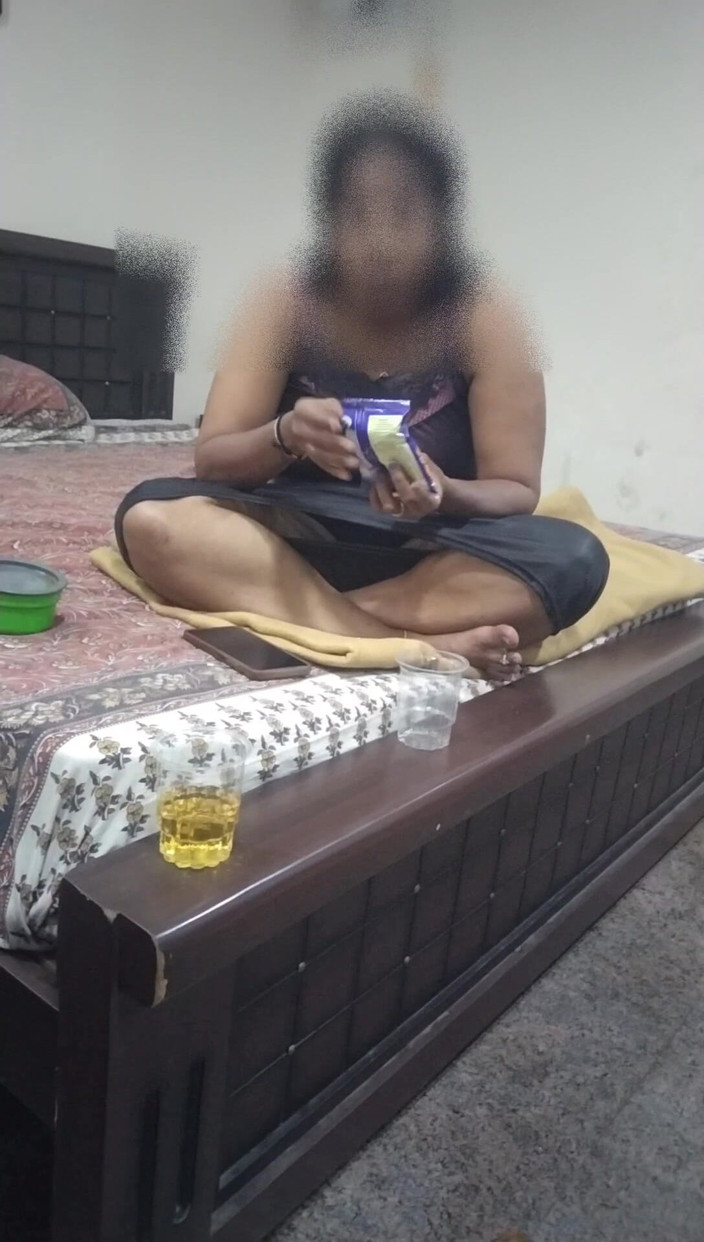 Tamil lesbian: Cewek ini lagi asik sambil ngomong jorok sama cami
