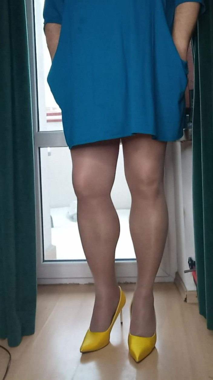 Nattalie Trans: Mini vestido y tacones altos