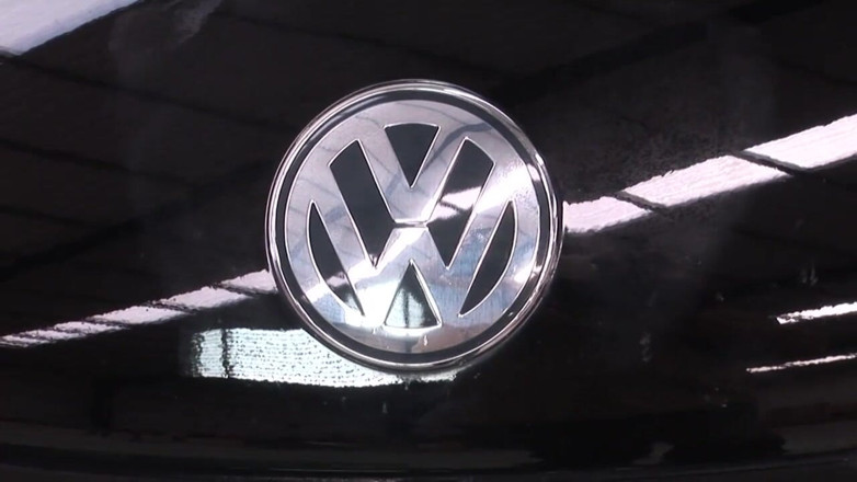 XTime Vod: Schätzchen mit dicken möpsen fickt schwanz, dildospiel in der garage