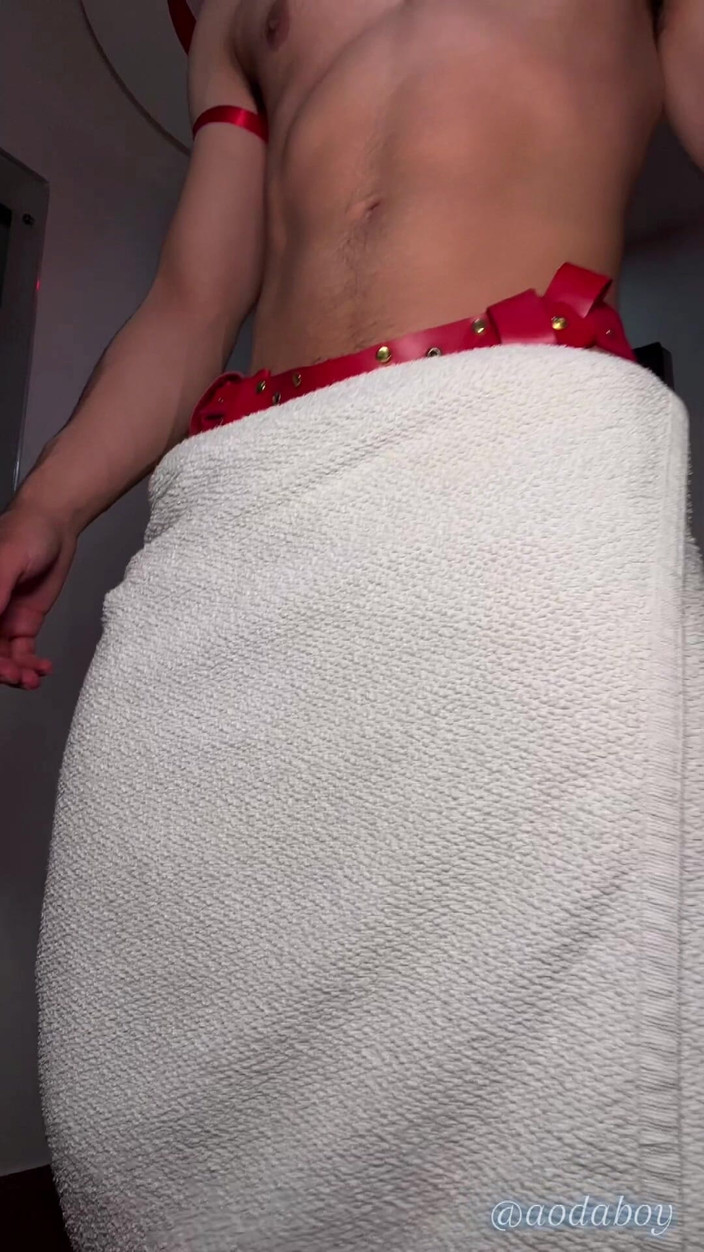 aodaboy: Striper tě svádí svými pohyby