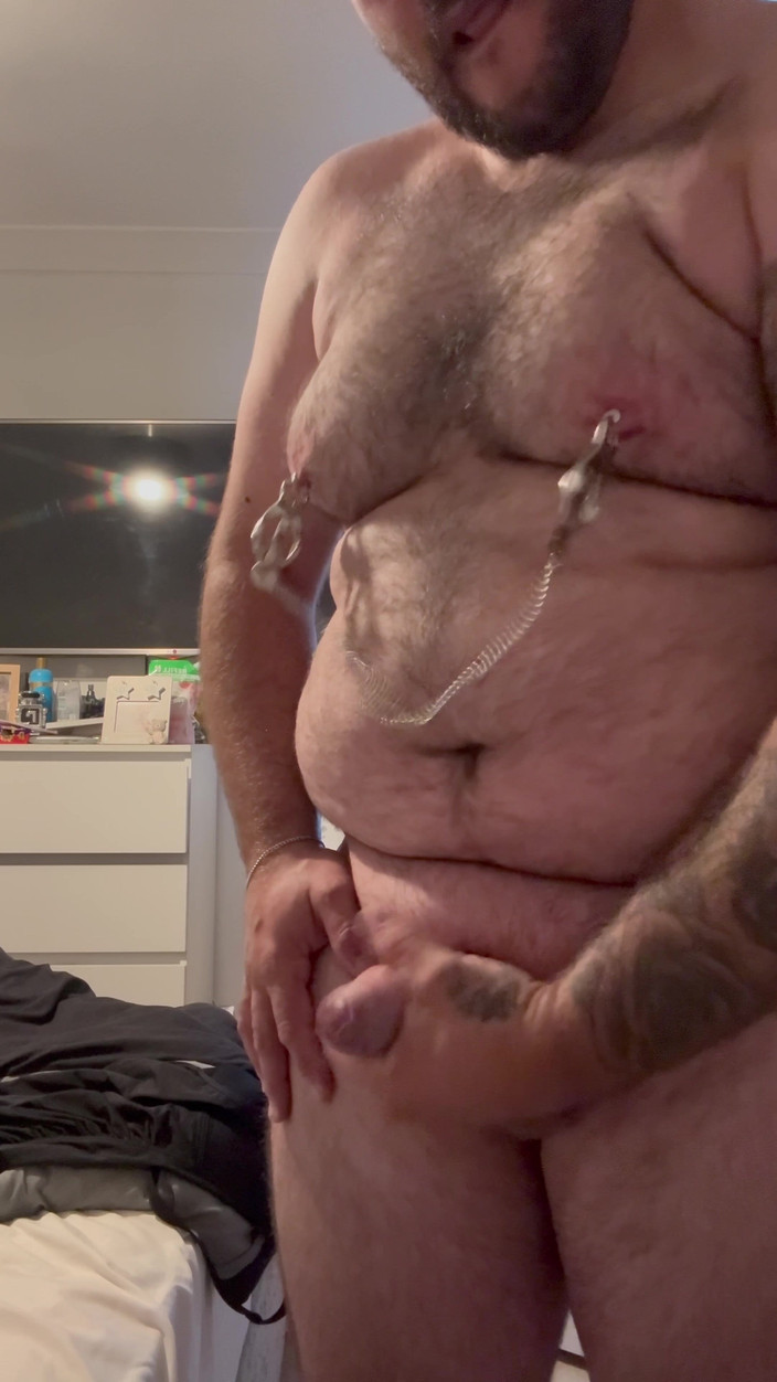 Shaun Cbt: Sub travestit haine cu robie sub acoperire și cleme pentru sfârcuri