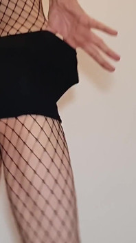 Thử cởi đồ