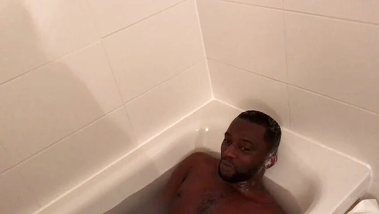 Sjojo Levana: In the bathtubs