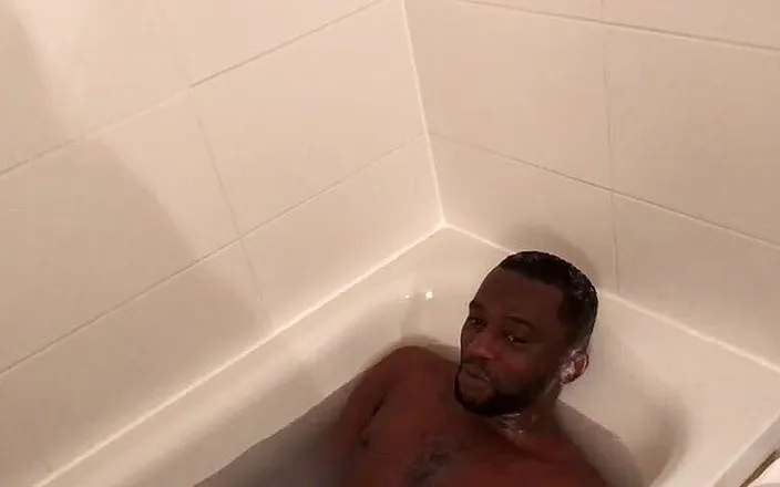 Sjojo Levana: In the bathtubs