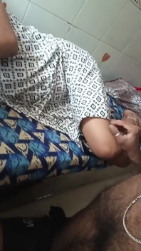 Hintli kız evde Mumbai'de sert seks yapıyor