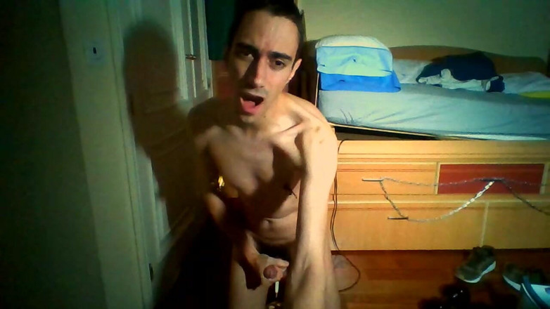Slave Sparrow: BDSM relace na webové kameře s binder klipy
