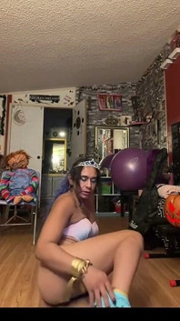 La princesa Tsjade hace strip en traje de Halloween