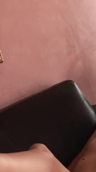 Si blonde panas dengan cermin mata dikongkek keras
