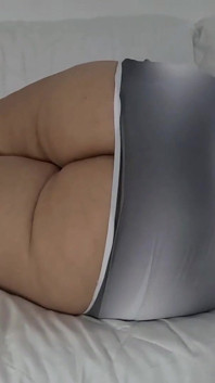 Curul sexy al mamei vitrege a prietenului meu