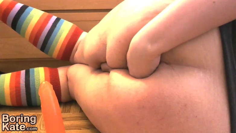 Boring Kate: Kate does anal masturbation