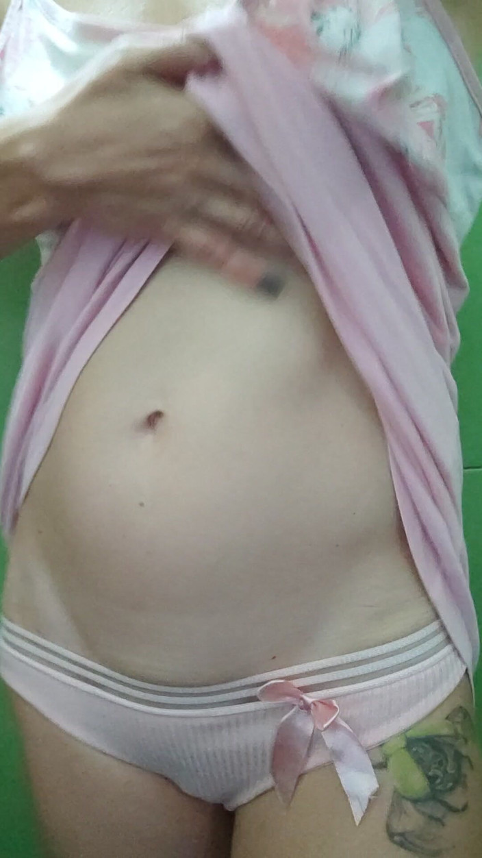 Risky Hairy Couple: MILF w różowym usiądź na twarzy