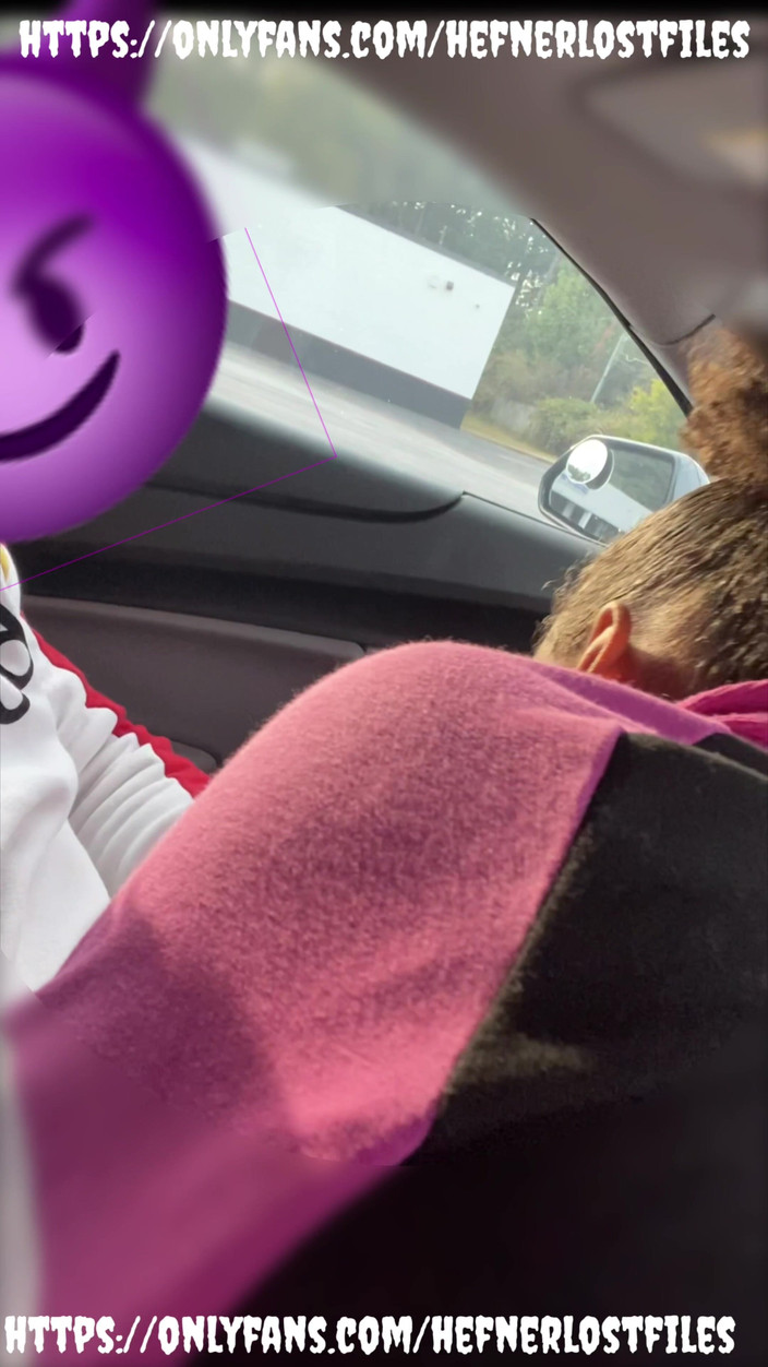 PlayboyHef: Hezká děvka mi saje ptáka na výletě